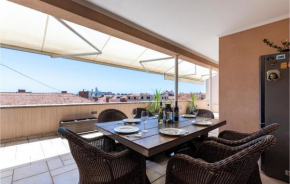 Beautiful Apartment In Split With Kitchen
